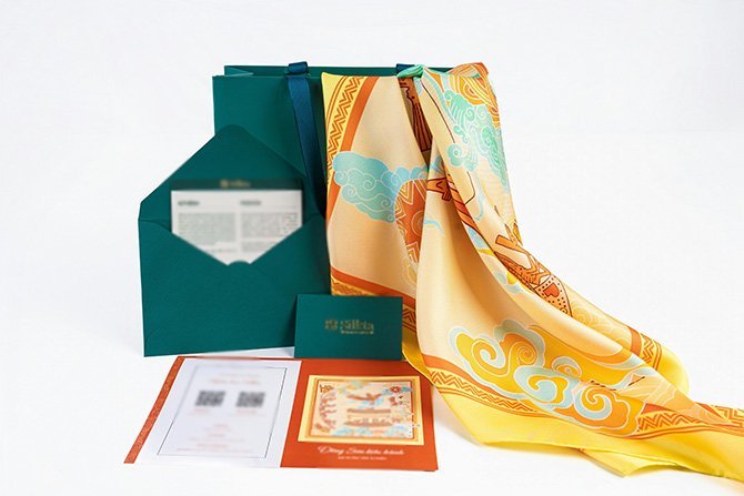luxurious packaging Custom packaging for school scarves